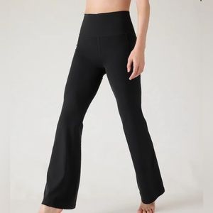Athleta Salutation Stash Flare pant // size small // black